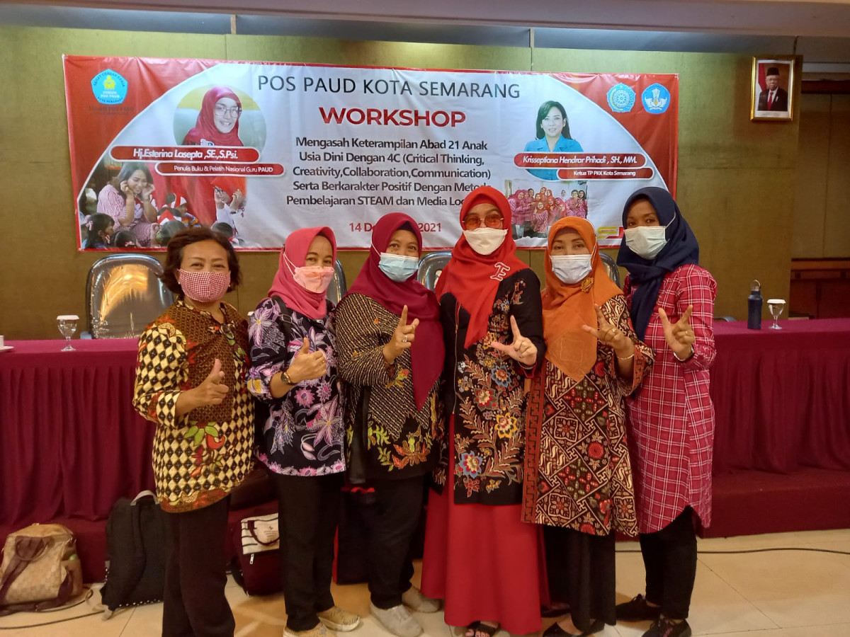 Kader BKB foto bersama dengan para narasumber